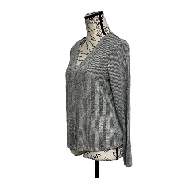 Tahari Grey Marled Snap Ribbed Cardigan Sweater Cropped Preppy Casual Grunge M - Picture 2 of 8